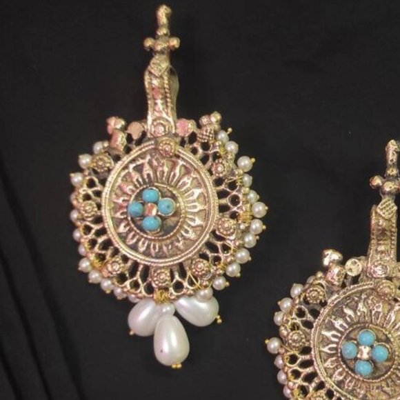 It is a handmade classic necklace is crafted in twisted rode style - Picture 5 of 6